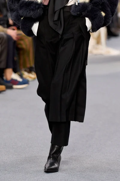 Look 25